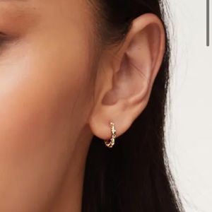 Kendra Scott huggie hoops